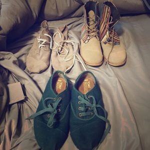 3X pairs of barely used Tom’s shoes.
